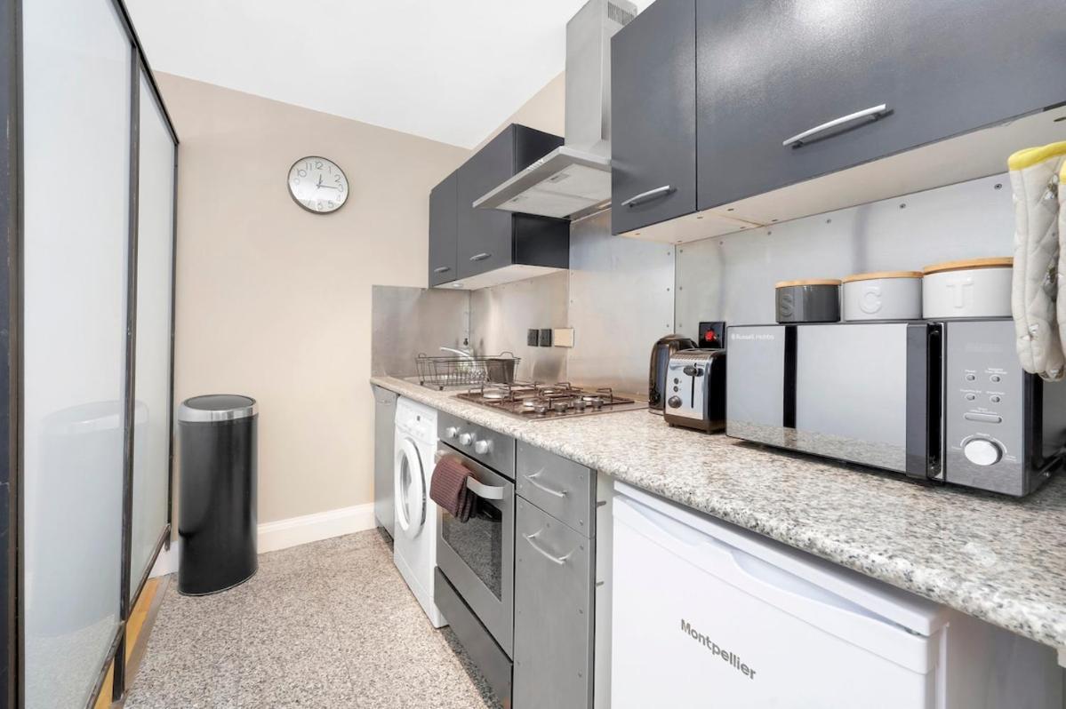 Soho - Sleeps 6 - Amazing Location Apartment