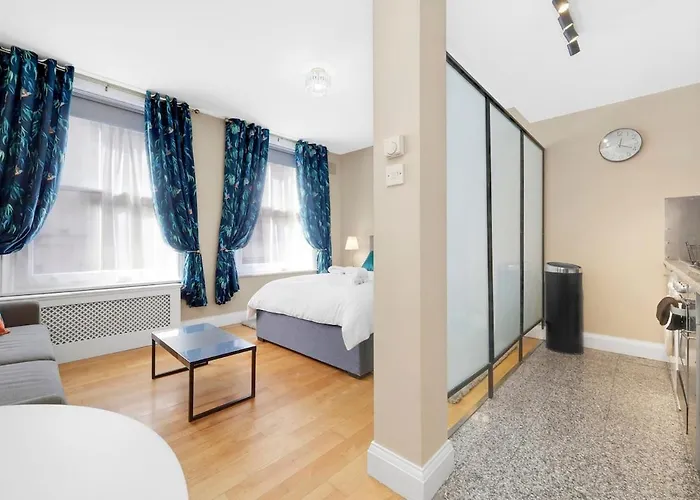 Soho Apartment - Sleeps 6 - Amazing Location