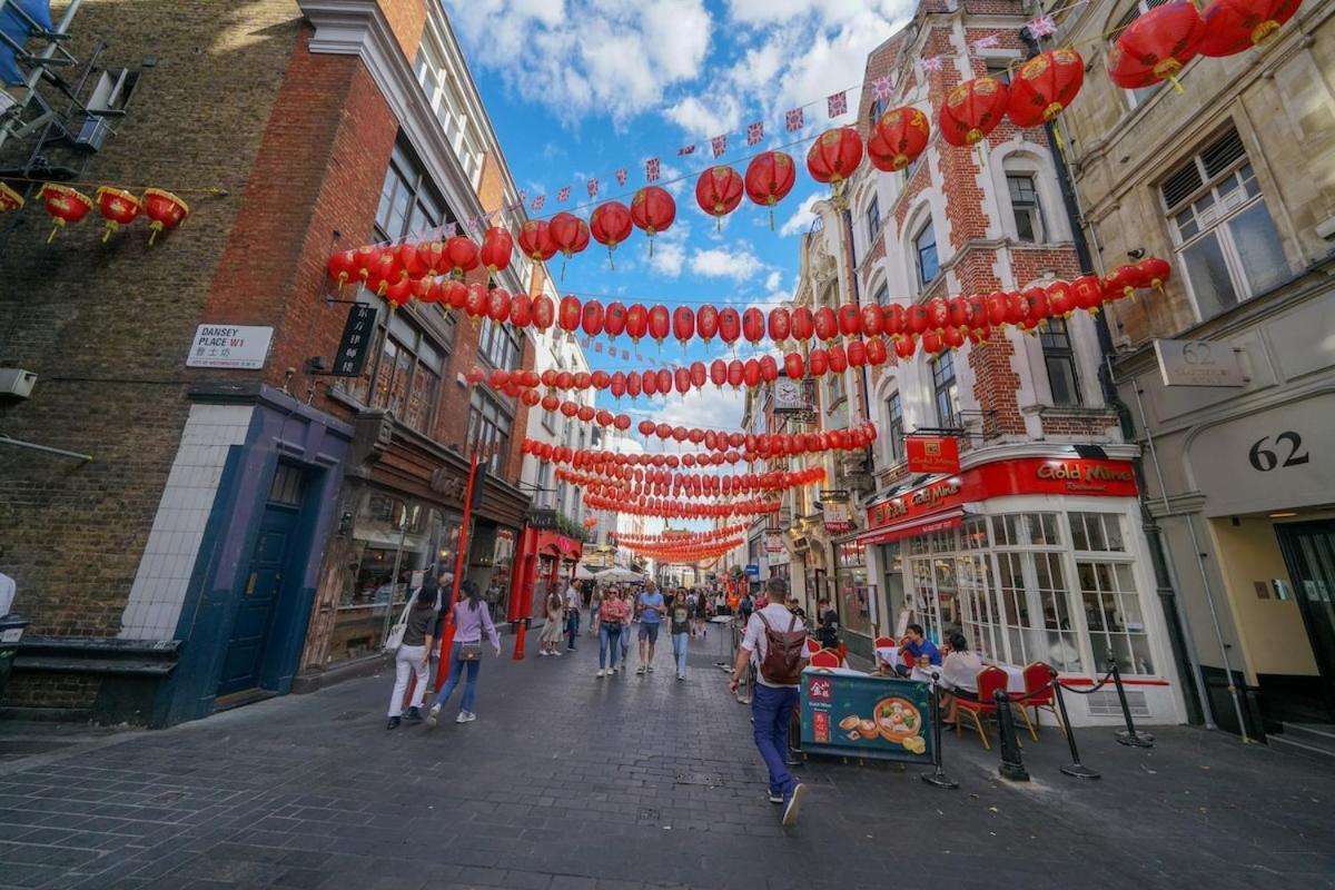 Soho - Sleeps 6 - Amazing Location Apartment London